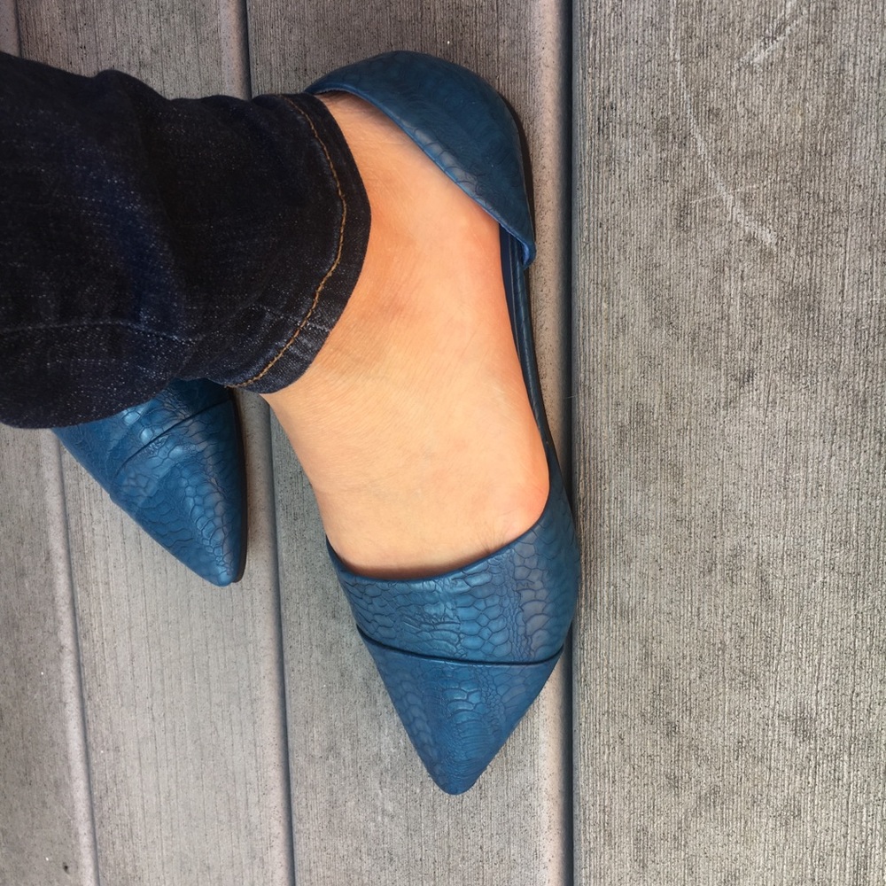 Beautiful color Chinese Laundry Shoes - Picture 8 of 8